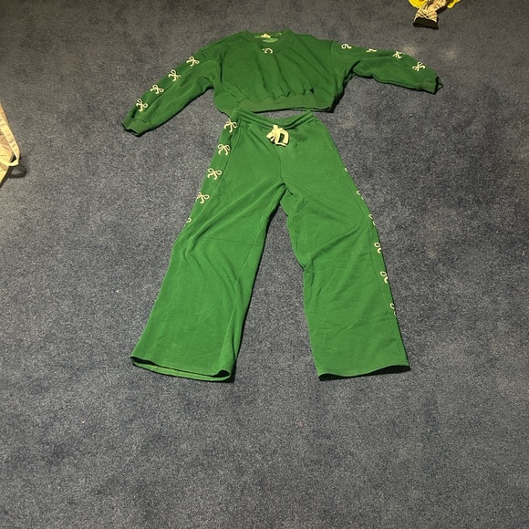 Main Strip Pants - Green Bow lounge set